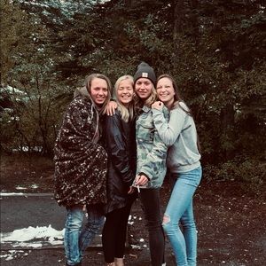 Meet your Posher, Annika